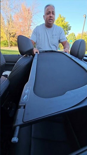 How to install and remove the wind deflector on a BMW #cabriolet #winddeflector #convertible