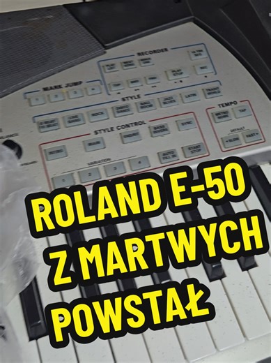 Roland E-50, to piękny sprzęt do którego mam ultra sentyment. Kto oglądał odcinek o mojej historii i początkach muzycznej