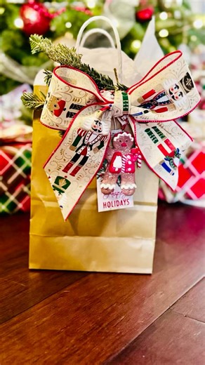 How to get a gorgeous present wrapped on a fly and under 1$ per present? #christmas