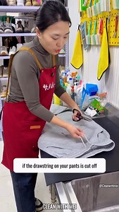 👖✨ How do you usually tie the drawstring on your pants? Try this simple yet stylish method! 👌🎀 . . . #PracticalTips #DrawstringHack #LifeHacks #SweatpantsStyle #EasyTricks | Mei Johnson