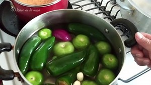 621K views · 10K reactions | Salsa De.Chile Jalapeño Con Tomatillos Verdes Sencilla Pero Muy Rica  Síguenos en: México En La Mesa  Cocinando con Sandy Martínez  Cocina Con México En La Mesa  | México En La Mesa | Facebook