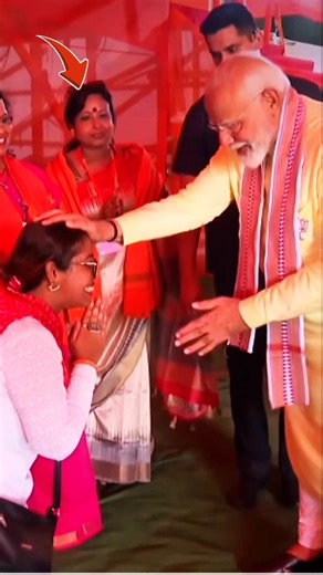🔥 PM Modi Creates Emotional Wave in West Bengal! Crowd Goes Crazy 🇮🇳#PMModi #Shorts #Trending
