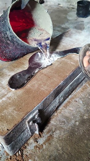 Hot Aluminum Metal Melt Process #metalcasting