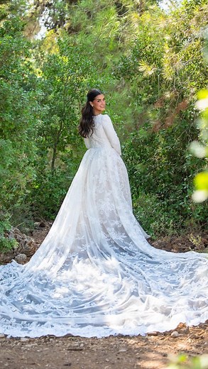 Ariela Shapiro | snow white !!  #bride #wedding #blueeyes | Instagram