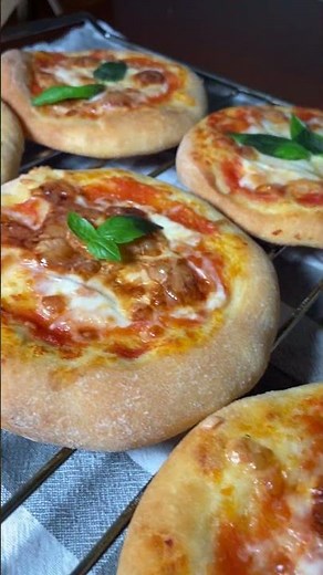 Ricetta Pizzette Fatte in Casa – Perfette per Aperitivo o Merenda!