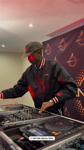 37K views · 4K reactions | Scotts Maphuma is setting fire to the decks live..  This mix is pure Amapiano magic ready to blow u | Scott maphuma real fans 1 | Facebook