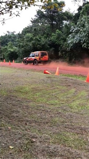 4x4 DDT Training - Practicing controlled braking on low traction surface.