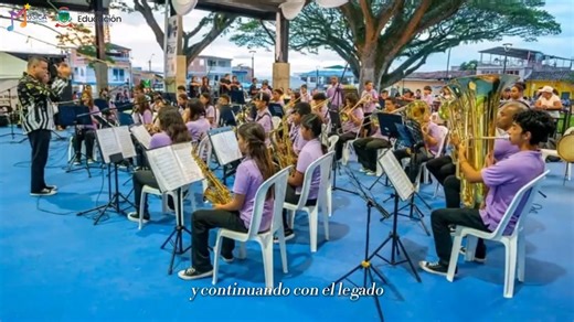 🎬 Documental: La Historia de Nuestra Escuela de Música 🎶 En este video te invitamos a recorrer la maravillosa historia de la Escuela de Música de la Secretaría de Educación, Cultura y Deporte, un verdadero hogar musical donde, durante años, han florecido la cultura, el arte y el talento de nuestro municipio. 🌟 Desde sus humildes inicios, pasando por los desafíos y triunfos de su pasado, hasta el compromiso y la pasión que caracterizan su presente, esta Escuela se ha consolidado como un refere