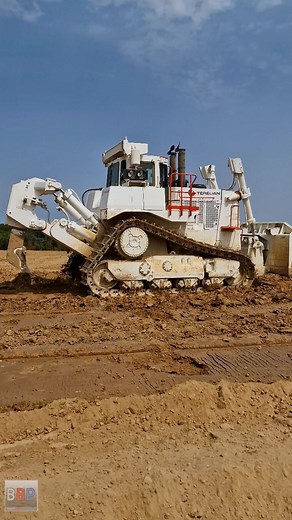 Caterpillar D10T & 631E #dozer #terrassement #scraper | Benjamin Beytekin