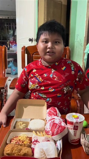 To the kind stranger who bought my little brother Jollibee today, thank you. You may not know it, but your simple act of kindness turned his day around. ❤️ #KindnessMatters #FYP #TikTokPH