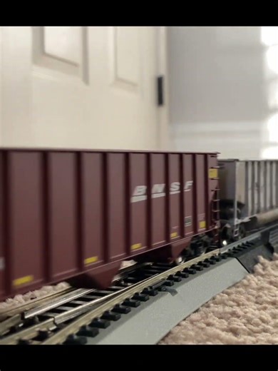 Ho scale bnsf coal train #modeltrains #bnsf #hoscale