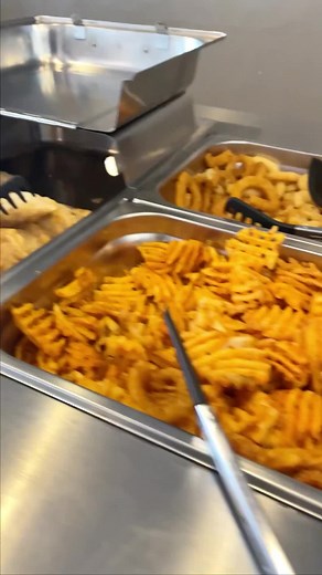 Disfruta del delicioso buffet de Rustic Buffet