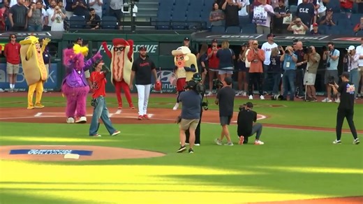 1.4M views · 6K reactions | MGK with a unique first pitch 藍 | MLB | Facebook