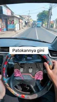 How to stay centered on two-way roads - Manual car tutorial #cartutorial #nurjakafirmansyah