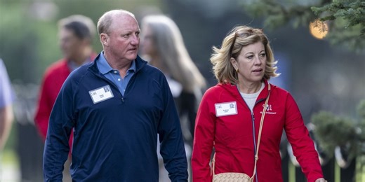 Buffett’s Berkshire Successor Set to Earn One of Top Salaries for an S&P 500 CEO