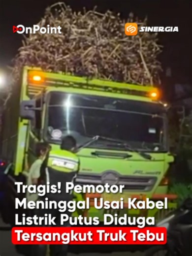 ​⚠️ Trigger Warning: Konten Ini Berisi Gambar/ Video Insiden, Kecelakaan, Atau Kekerasan Yang Mungkin Memicu Respon Emosional. Disarankan Untuk Menonton Dengan Bijak. Kab. Madiun - Kecelakaan maut terjadi di Jalan Nasional Madiun-Surabaya, Desa Tiron, Kecamatan/Kabupaten Madiun pada Selasa (2/6/2026) malam. Seorang pengendara motor Yamaha NMAX berpelat AE 6788 HO bernama Revi Shintia Bela Safitri (18), warga Desa Gunungsari, tewas di lokasi kejadian. Insiden tragis ini diduga dipicu oleh muatan 