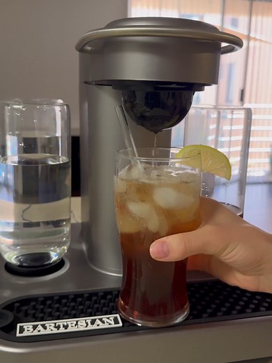 60 cocktails in a matter of seconds 🤯