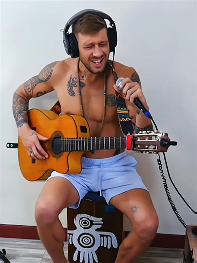 Live looping session — layering sounds, exploring vibes, no script, just flow 🎙️ 🎥Full video on YouTube 👉 Link in bio #onetake #rawsound