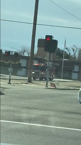 Modesto Fire Dept. Engine 5 responding code 3 #firetruck #firefighter