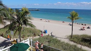 Le Windjammer Resort...💙💙 Où : À Lauderdale-by-The-Sea... Plusieurs m'ont écrit pour me demander de leur redonner l'information sur l'un de mes petits hôtels préférés à Lauderdale-by-The-Sea, le Windjammer Resort Voici le vidéo que j'avais publié à l'époque... | La Floride de Marie