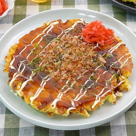 長芋なしでもふわふわ！ 豚バラ入り米粉のお好み焼きのレシピ動画・作り方 | デリッシュキッチン
