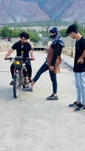 Wait For twist😂 | insta id : mr.sami256_. #Mrsami😜 #1millionaudition #prank #mindblown #creativeideas #samuugang #teamwork #Mrsamifam #gilgitheavenonearth #funnytrend #comedyking #funnyvideo