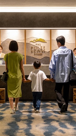 【ようこそ！霧島へ】 ザ・パルス霧島での贅沢な過ごし方をご紹介いたします。 ／ 泊まってみたい方は、コメント欄に「🌿」の絵文字でお知らせください✨ ＼ チェックイン後は、客室でゆったりくつろぎ、キッズパークで遊ぶ時間もお楽しみいただけます。 夕食では地元食材を活かしたディナーを堪能し、温泉で心と体をリフレッシュ。 夜は星空を眺めながら、穏やかなナイトタイムをお過ごしください。 自然と贅沢に包まれる、特別な時間に身を委ねてみませんか。 🔗 ご予約はプロフィール内のリンクより承っております。 🏔ザ・パルス霧島｜THE PULSE KIRISHIMA 〒899-4201 鹿児島県霧島市霧島田口2703-5 #霧島神社 #ザパルス霧島 #霧島温泉リゾート #霧島神宮温泉郷 #リゾートホテル #鹿児島ホテル #リトリート #鹿児島旅行 #絶景温泉 #大人の温泉旅 #thepulsekirishima | ザ・パルス霧島