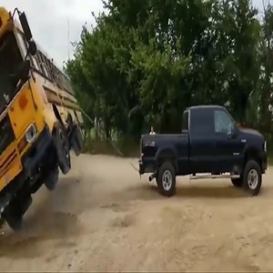 1K views | Accident while working of heavy equipment Join: Heavy Equipment | Giant Machine | Facebook