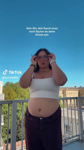 Dein Bauch muss nicht flacher als deine Brüste – Bodypositivity Safe Space