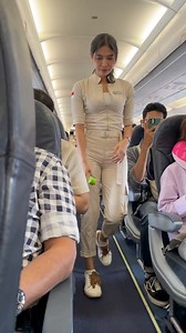 1.8M views · 5K reactions | Perhatikan!!! Pramugari Paling Bisa Jalan Cepat Dilorong Pesawat 藍 #pramugari #batikair #pramugaribatikair #pramugariindonesia #pramugaricantik #pramugarihits #pramugariviral #pramugaricantikbatikair #pramugaricantikindonesia #pramugariidola | Layesi Cian Tupanno | Facebook