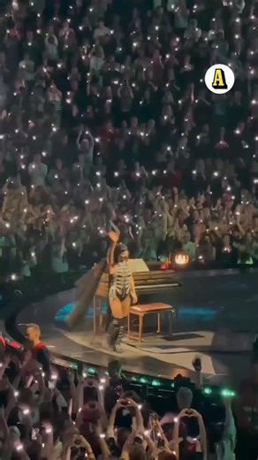 LADY GAGA ❤️ SVERIGE Mayhem ball-turnén har kommit till Stockholm. Under världsstjärnans första konsert passade hon på att hylla Sverige och människorna som bor här. | Aftonbladet Nöje