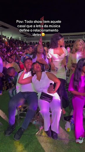 Todo show tem o casal que só pausa assim neh? 😅 na tour 10 anos tbm tivemos 😅😍🫶🏽 #annajoyceofficial #tour10anos #FofinhadeAngola #namibe