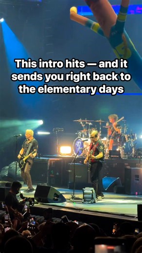 The Offspring - Pretty Fly (for a White Guy) LIVE in #toronto #poppunkmusic #theoffspring #theoffspringband | Duane Lives Loud