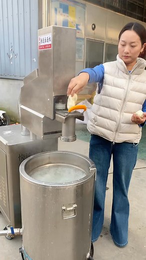 Ramen shops now use ramen machines, which speed up service and improve efficiency. They automatically sense and cut the noodles, producing 500 noodles per hour… Unfold | Noodle Machine