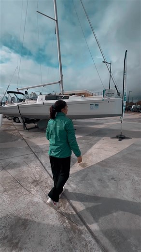 Saviez-vous qu'un First 24 pouvait vous rendre heureux ? Loïc vous explique pourquoi... . . . . . Beneteau First 24 à découvrir au salon du Mille Sabords ! #RCMarine #Beneteau #First24 #millesabords #Lecrouesty @beneteau_first | RCMarine