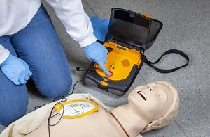 Defibrillator AED Training - HealthCorp