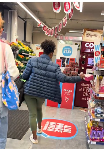 Shop Lifter Hits The Same Shop 4x In A Row #trendin #theft #uknews #viralvideos #awareness