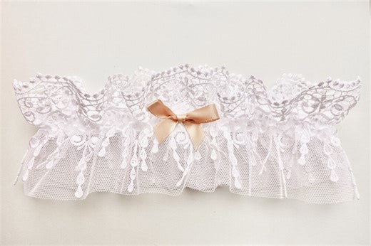 Handmade White Wedding Garter – Minimalist Bridal Accessory, Stretchy Elegant Thigh Garter for Bride, Luxury Keepsake - Etsy