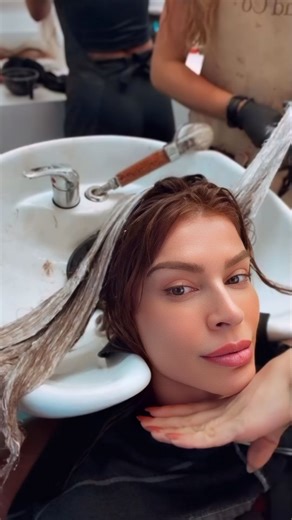 Grazi Massafera no salão para retocar seu cabelo, que está em um tom acobreado para as filmagens de “Três Graças”, próxima novela das 21h da TV Globo. 😍✨️ #GraziMassafera #Arminda #TrêsGraças | Grazi Massafera News