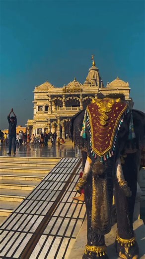 𝙰𝚕𝚕 𝚠𝚘𝚛𝚕𝚍 🌎🌎 on Instagram: "How to Find Your Best Hashtags ​Keyword Research: Type a core keyword related to your Reel's topic into the Instagram search bar (e.g., "skincare tips"). Look at the suggested search results—these are things people are actually looking for. ​Competitor Analysis: Look at the hashtags popular and successful accounts in your niche are using. ​Check Volume: Aim for a mix. Hashtags with 10K to 500K posts are often the "sweet spot" for mid-level reach without gett