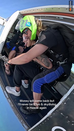 Skydiving in Hawaii at 23: Best Experience of My Life