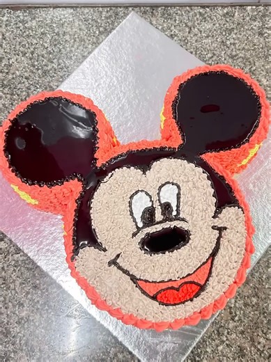 Mickey Mouse cake design