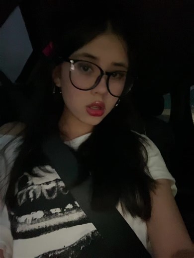 How funky are the glasses😭