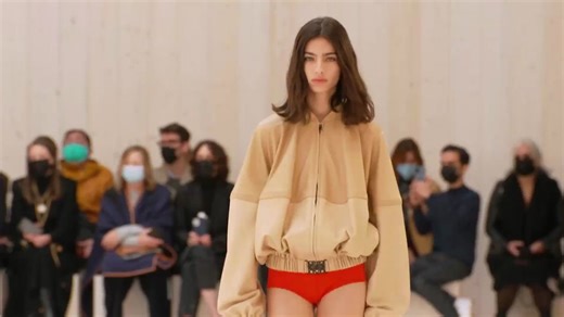 Loewe 罗意威 2022春夏巴黎时装周女装发布会 Loewe | Spring Summer 2022