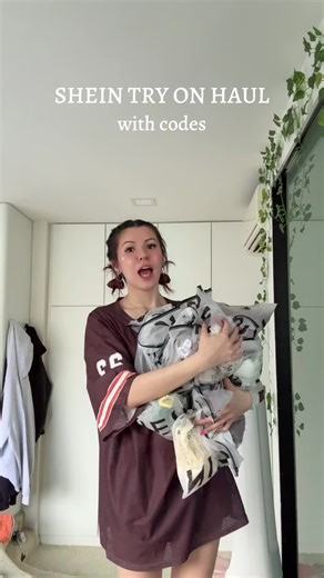 SHEIN Try-On Haul: Trendy Fits from Romwe and More