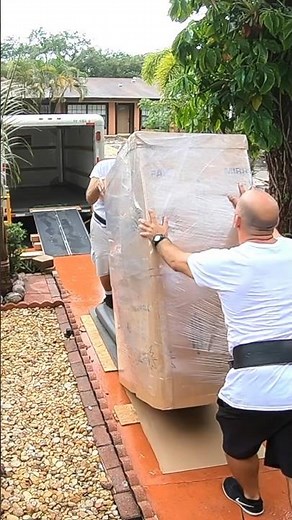 How to load a 1,000 pound gun safe horizontally into a small trailer #gunsafe