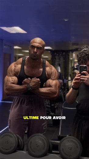 Le guide ultime pour avoir des grosses épaules Le deltoïdes est un muscle puissant à la forme triangulaire, il est composé de 3 faisceaux et est cruciale pour la mobilité et la stabilité de tes articulations. Il sert à l’abduction du bras, à la flexion vers l’avant et l’extension vers l’arrière. Le muscle deltoïde se termine par un tendon inséré sur la face latérale de l’humérus, au niveau de la tubérosité deltoïdienne. Ce muscle triangulaire, couvrant l’épaule, converge vers ce point après des 