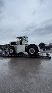 Unloading BIG BUD at the MAC Trailer Winter Nationals 2023 #bigbud | Farm Stock Tractor Pullers