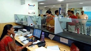 1 जुलाई से बदलेगा इस बैंक का IFSC कोड, पुरानी चेक बुक भी होगी 'बेकार'- आपका खाता है? | Zee Business