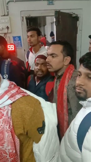 kamakhya to patna jane wale log train ka time chej kar diya h time se pahle khol diya ja raha hme dt